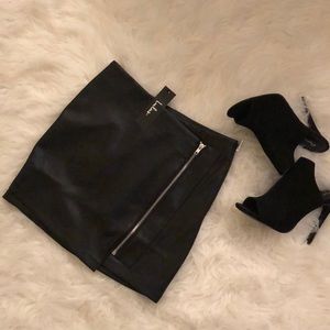 Leatherman a skirt with zippers